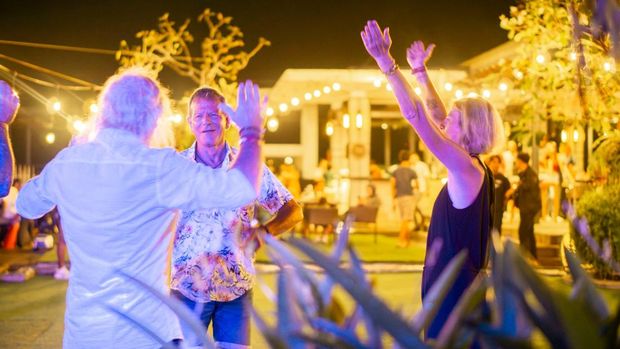 Saatnya menikmati malam tahun baru bersama orang terkasih Saatnya menikmati malam tahun baru bersama orang terkasih