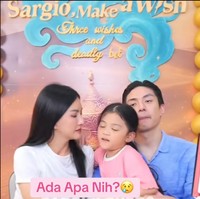 Sebelumnya saat menjadi bintang tamu di acara FYP Trans 7 pada Senin (17/11/25), Sarwendah sempat menjelaskan jika dirinya bisa melakukan live jualan bareng Giorgio hingga 14 jam nonstop. Gak tentu (live barengnya) tergantung brand. Kalau lagi double bisa 14 jam nonstop dari jam 8 pagi sampai jam 1 malam, break paling 3 jam itu juga karena pindah tempat. Itu bukan break, ke toilet matiin bentar, makan bentar, terangnya. Foto: TikTok