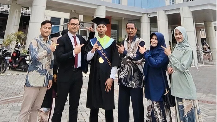 Sauqi Sawa Bikalawan lulus S2 Unesa tanpa Tesis.