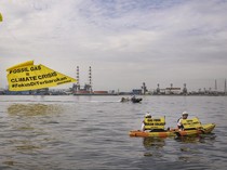 Spanduk Raksasa di Muara Karang, Seruan Iklim Menggema