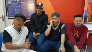 Oh, sering. Sering. Ada, itu jadi salah satu bukti juga, testimoni, bahwa musik lama juga belum tentu tidak diterima oleh Gen Z, kata Aldo salah satu personel T-Five ditemui di kawasan Mampang, Jakarta Selatan, kemarin. (Foto: Febryantino Nur Pratama)