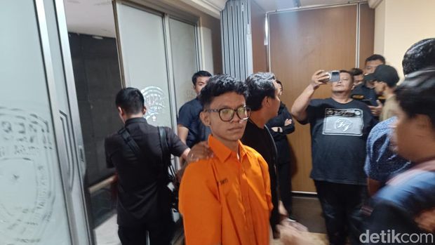 Tampang pelaku penganiayaan pacar di Depok. (Rizky/detikcom)