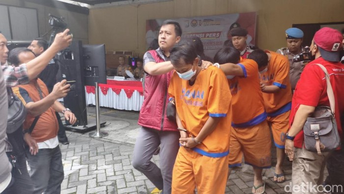 Tiga dari 6 orang sindikat pengganjal ATM di Rest Area Tol Sidoarjo diringkus di Magelang.