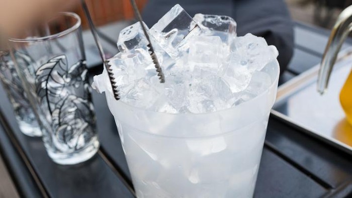 Tips Ampuh dari Bartender agar Es Batu dalam Minuman Tak Mudah Cair