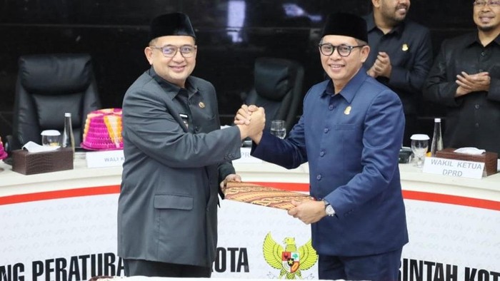 Wali Kota Makassar Munafri Arifuddin bersama Ketua DPRD Makassar Supratman menandatangani KUA PPAS APBD 2026.