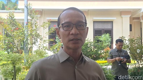 Wali Kota Mataram Mohan Roliskana