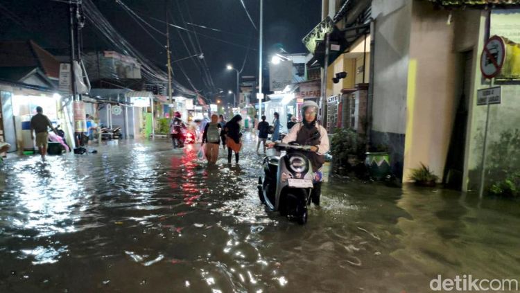 Kota Sidoarjo Tergenang Banjir Usai Diguyur Hujan Lebat