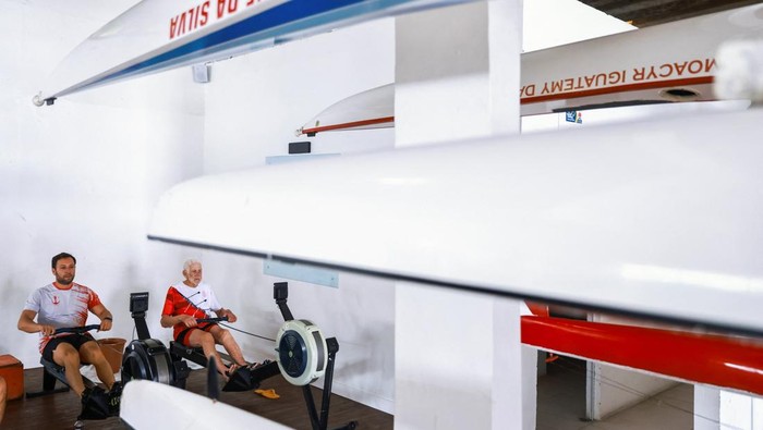 Odilon Maia Martins, 96, the world's oldest active rower, does weight training alongside his grandson Diogo da Silva Martins during a training session at the Aldo Luz rowing club in Florianopolis, Brazil, on October 28, 2025. REUTERS/Diego Vara