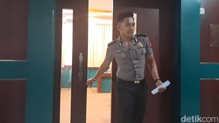 Anggota Polres Toraja Utara Bripda Fauzan Nur Mukhti alias Bripda F resmi dijatuhi sanksi Pemberhentian Tidak Dengan Hormat (PTDH) dari institusi Polri.