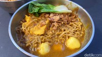 Indian Style Mie juga tak kalah menarik untuk dicoba. Ada dua macam pilihan, yang pedas atau original. Kalau menu mie India ini pakai mie pipih keriting yang lebih kecil. Foto: Detikcom / Atiqa Rana