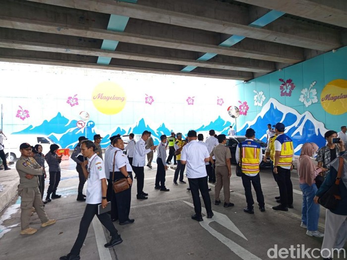 Suasana peresmian Flyover Canguk, Kota Magelang, oleh Presiden Prabowo Subianto yang dilakukan secara hybrid, Rabu (19/11/2025).