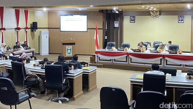 DPRD Parepare Rapat paripurna DPRD Parepare, Sulawesi Selatan (Sulsel) terkait laporan hasil banggar APBD tahun 2026 berlangsung panas.