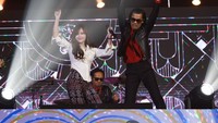Fanny Soegi duet dengan The Changcuters dalam acara Bahkan Voli 3. (Foto: dok Instagram fannysoegi)