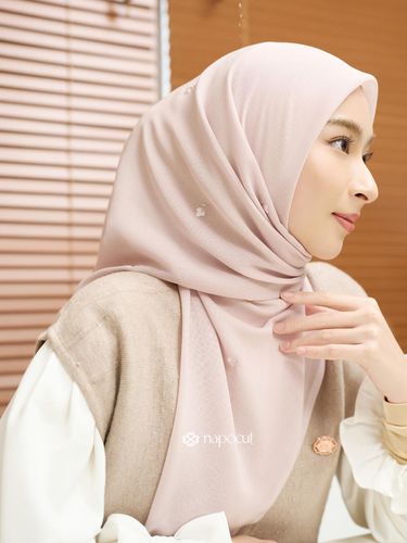 Gaya hijab yang sesuai dengan bentuk dan warna kulit agar terlihat segar, cantik dan fresh.