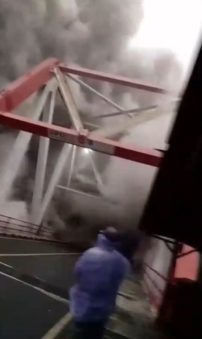 GUNUNG SEMERU ERUPSI DAHSYAT.