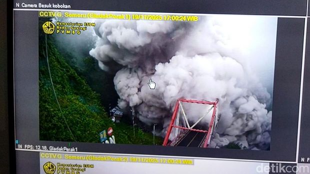 Gunung Semeru Luncurkan Awan Panas 5,5 Km Gunung Semeru Luncurkan Awan Panas 5,5 Km