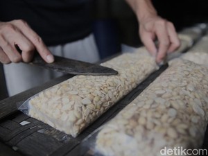 Harga Kedelai Tembus Rp 12 Ribu/kg, Perajin Tahu-Tempe Perkecil Ukuran