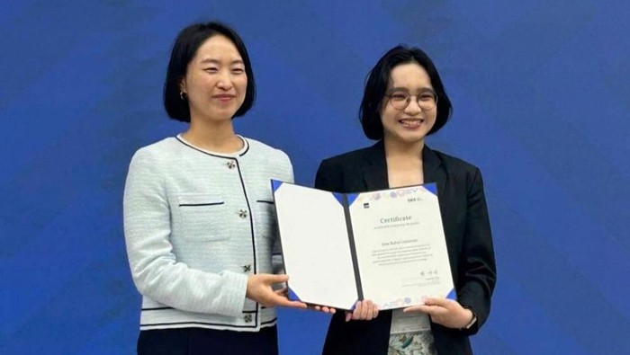 Jane Rahel Limawan (kanan) beri tips untuk tembus beasiswa S2 Global Korea Scholarship.