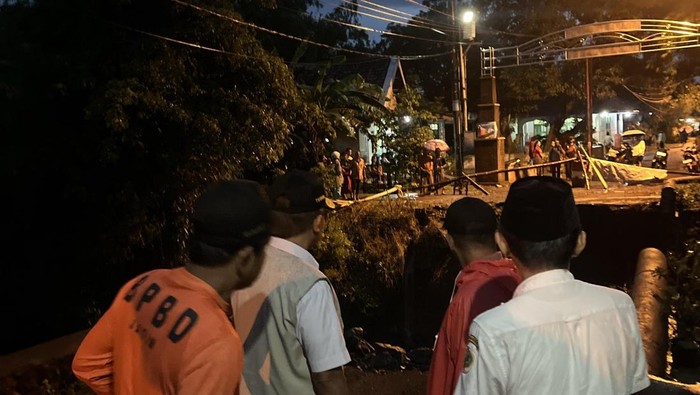 Jembatan putus di Kutorejo, Mojokerto putus