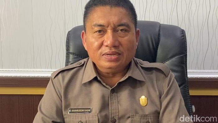 Ketua DPRD Parepare Kaharuddin Kadir