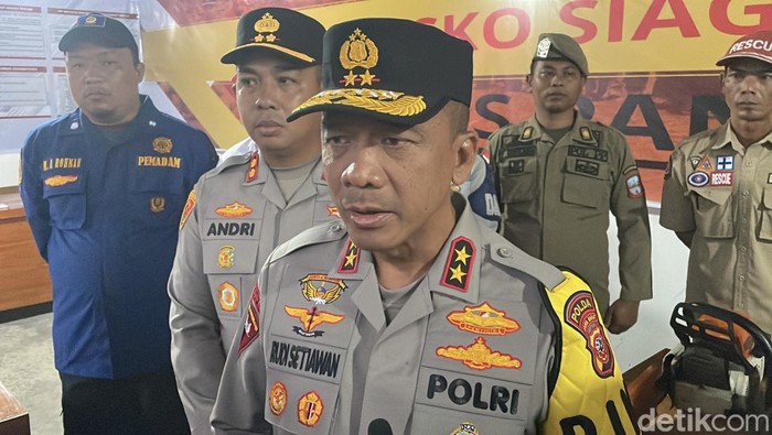 Kapolda Jabar Irjen Rudi Setiawan saat meninjau Pangandaran