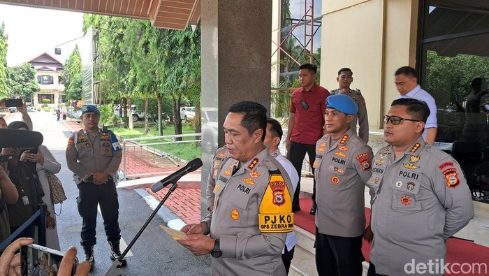 Kapolda Sulsel Irjen Djuhandhani Rahardjo Puro.