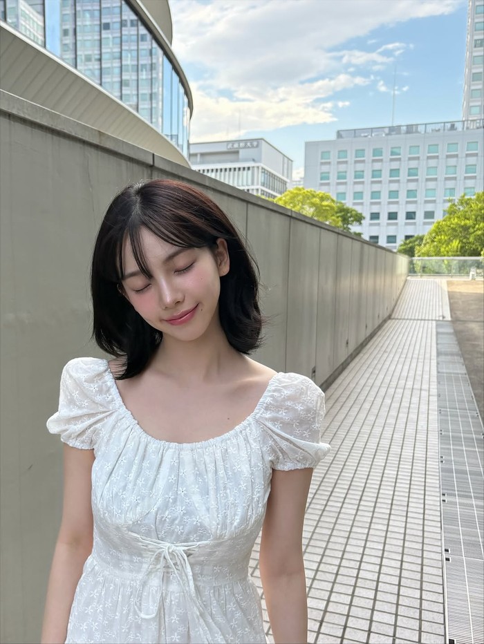 Member girlband K-Pop aespa, Karina, dalam foto yang diunggah ke Instagram.