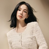 Karina aespa punya visual menawan yang kerap disandingkan dengan AI. Ia menghiasi kampanye 11 brand ternama termasuk Prada, Nike, MLB, Krush, dan Snow Peak. Foto: dok. Chanel Beauty