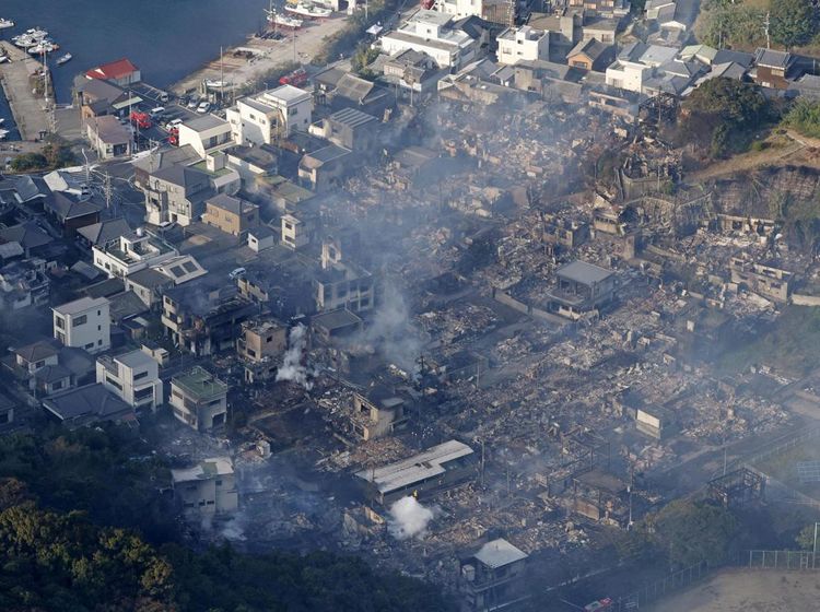 Kebakaran Hebat Luluhlantakkan Ratusan Bangunan di Oita Jepang