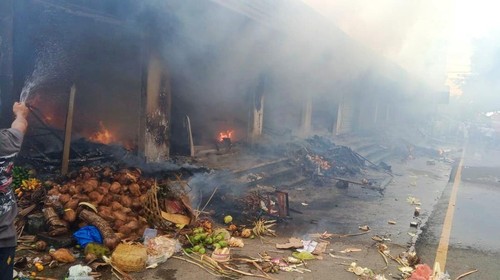 Kebakaran menghanguskan 12 kios di Pasar Menanga, Karangasem, Rabu (19/11/2025).(dok. Perbekel Menanga)