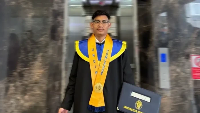 Kisah wisudawan Undip yang punya nama hanya satu huruf.