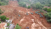 Kondisi lokasi longsor Desa Cibeunying, Kecamatan Majenang, Kabupaten Cilacap, Rabu (19/11/2025). Material longsor terbawa hingga sekitar 500 meter dari pusat mahkota.