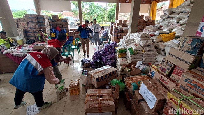 Longsor Desa Cibeunying, Kecamatan Majenang, Kabupaten Cilacap, Rabu (19/11/2025).