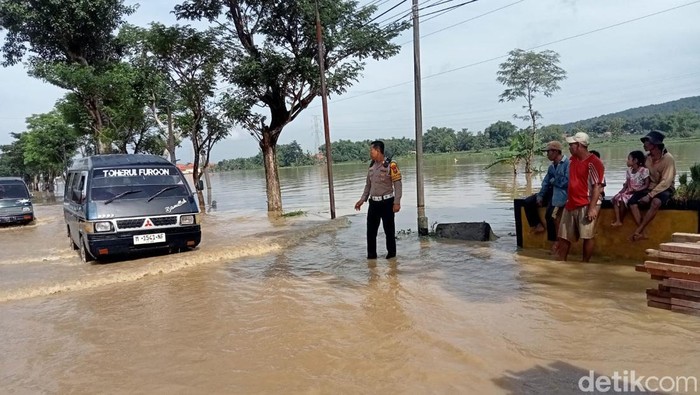 Luapan Sungai Nyiburan Jrengik Rendam Empat Desa di Sampang