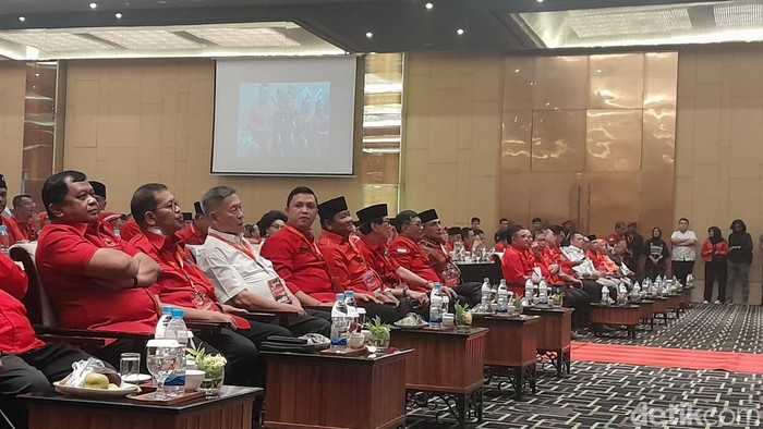Mantan Gubsu Edy Rahmayadi menghadiri Konferda PDIP Sumut. (Nizar Aldi/detikSumut)