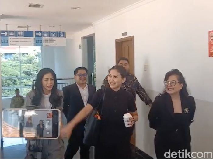 Marissa Anita menghadiri sidang perdana cerai di Pengadilan Negeri Jakarta Pusat, Rabu (19/11/2025).