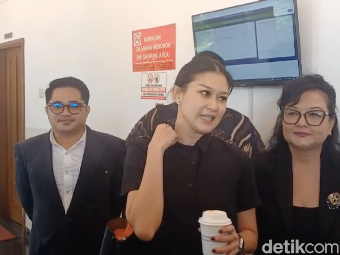 Marissa Anita menghadiri sidang perdana cerai di Pengadilan Negeri Jakarta Pusat, Rabu (19/11/2025).