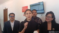 Marissa dan Andrew Trigg sudah 17 tahun menjalani rumah tangga hingga akhirnya memutuskan menyelesaikan status pernikahan mereka di meja hijau. Foto: Febryantino/detikcom