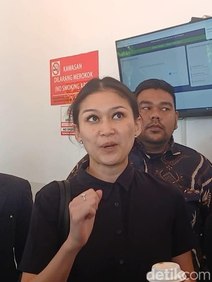 Marissa Anita menghadiri sidang perdana cerai di Pengadilan Negeri Jakarta Pusat, Rabu (19/11/2025).
