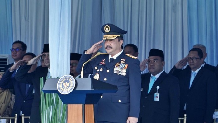 Menteri Imipas Agus Andrianto saat menjadi inspektur upacara Hari Bakti ke-1 Kementerian Imigrasi dan Permasyarakatan (Dok Kementerian Imipas)