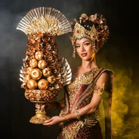 Nilai inilah yang diterjemahkan ke dalam desain kostum, yang mengambil bentuk gebogan, persembahan bertingkat dari rangkaian buah dan bunga yang kerap dibawa perempuan Bali saat upacara di pura. Foto: Instagram/@nawangphoto