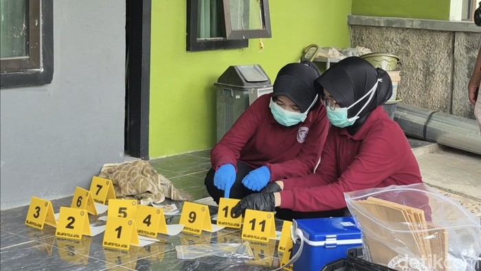 Tim Forensik Labfor Polda Jateng, Inafis Polda Jateng dan Inafis Polres Kendal kembali lakukan olah TKP, Selasa (18/11/2025).
