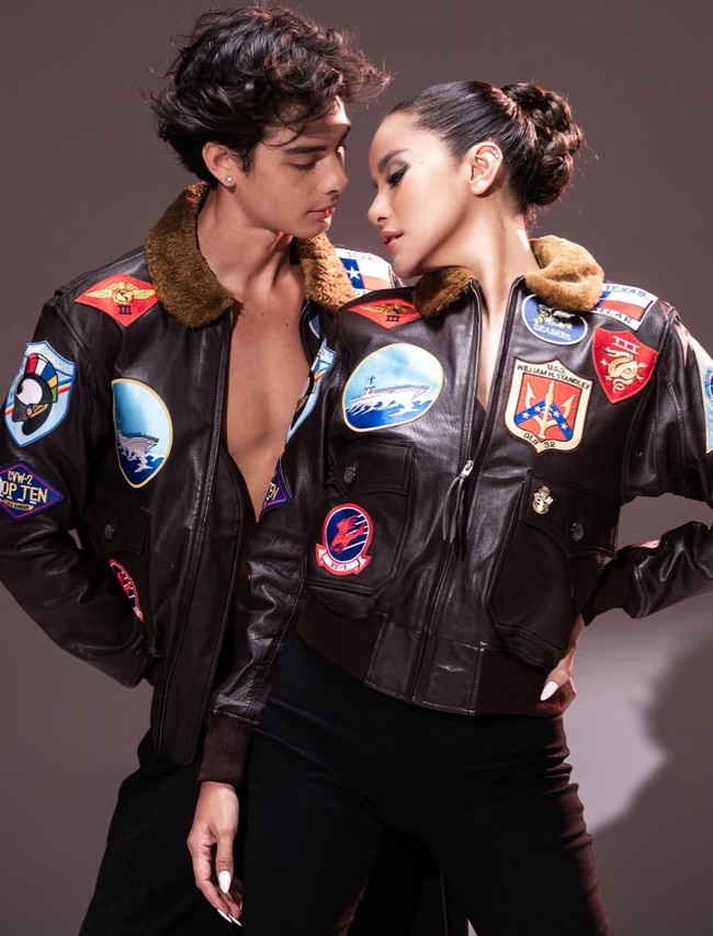 Olla Ramlan kembali jadi sorotan karena belakangan terlihat dekat dengan seorang pria bernama Tristan Molina. Baru-baru ini wanita 45 tahun itu bahkan membagikan hasil pemotretan mesra keduanya. Foto: Instagram/@ollaramlan