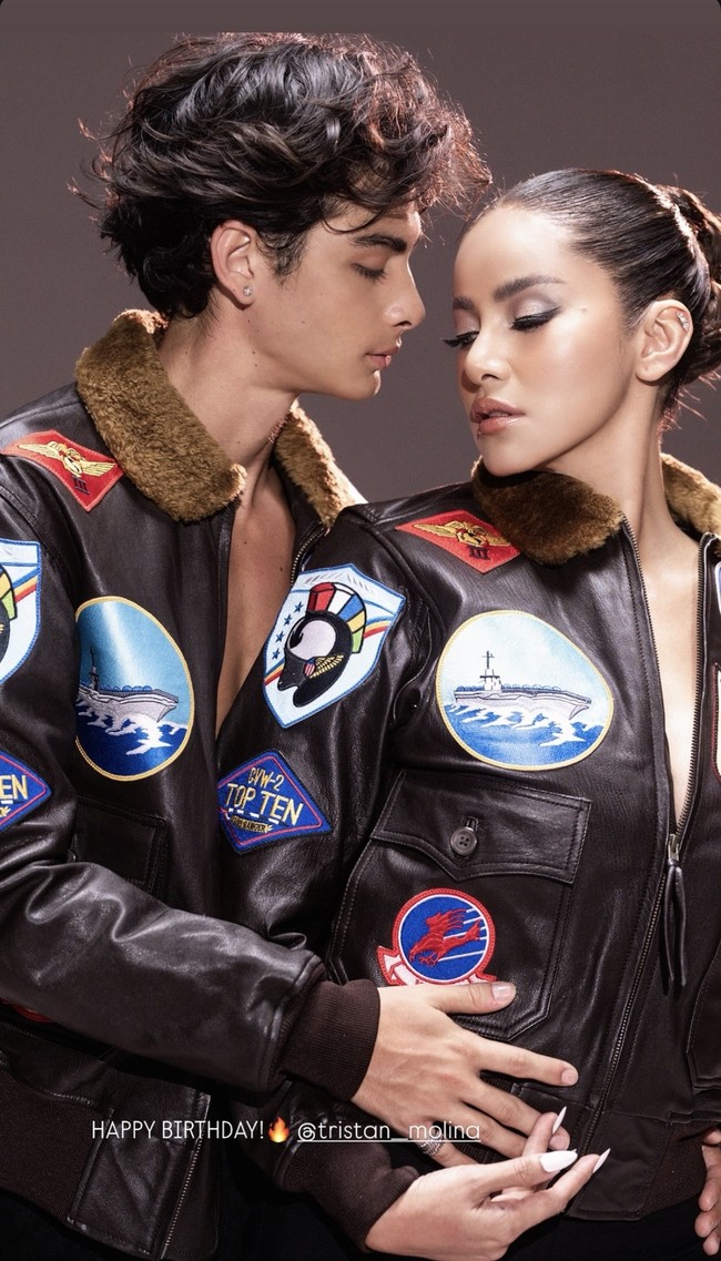 Beberapa foto unggahan terbaru memperlihatkan keduanya yang kompak tampil bergaya couple mengenakan leather jacket dengan banyak patch warna-warni. Foto-foto tersebut diunggah Olla bertepatan dengan ulang tahun Tristan. Foto: Instagram/@ollaramlan