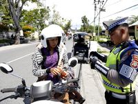 Kontroversi Gelar Pahlawan Nasional Soeharto: Fadli Zon Pertanyakan Bukti Genosida