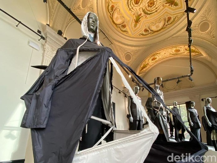 Pameran Fashion Rick Owens Temple of Love