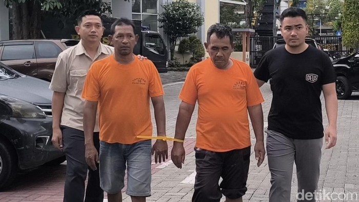 Pelaku dan penadah motor curian dengan modus menawarkan pekerjaan.