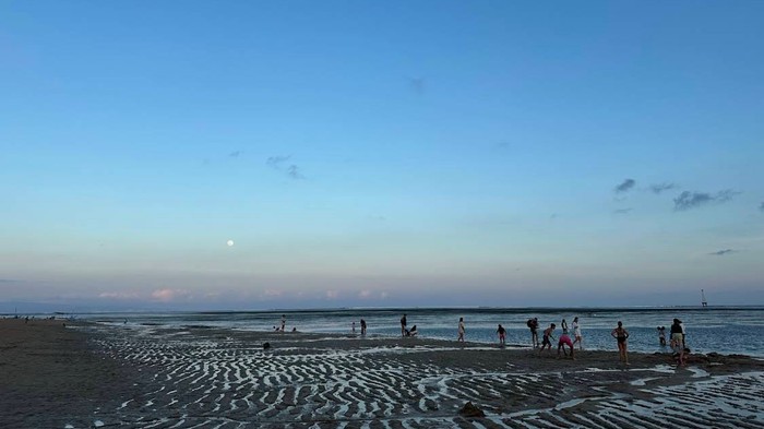 Pemandangan Pantai Bopel, Sanur, Denpasar, Bali. (Dok. Tangkapan Layar Google Riviewer Ian Chao 2025)