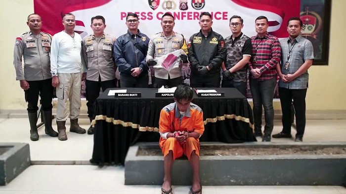 Pria di OKI yang bunuh temannya di OKI saat diamankan polisi