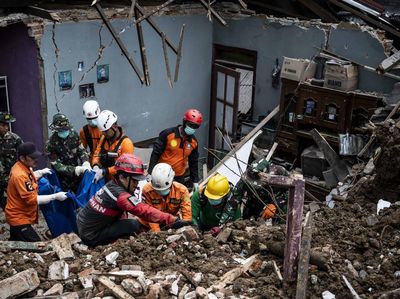 Pencarian Tanpa Henti di Lokasi Longsor Banjarnegara